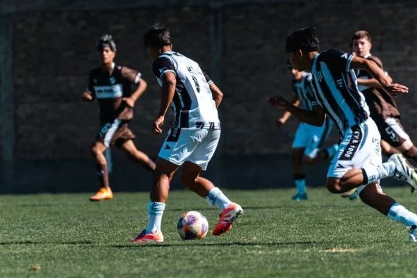 soccer winger sprinting